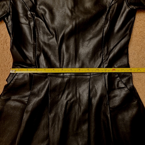 Black vegan leather dress with pockets - Picture 6 of 7